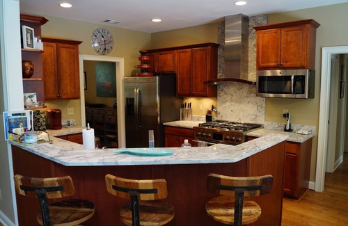 Lake Oconee House | 5 BDRM Beautiful Peaceful Lake Front Home 3 Kings, 1 Queen, 4 Twins, Pool, Spa