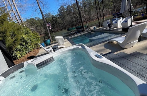 Lake Oconee House | 5 BDRM Beautiful Peaceful Lake Front Home 3 Kings, 1 Queen, 4 Twins, Pool, Spa