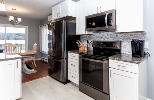 Geneseo House | 5-Bdrm Lakefront Retreat w.Charming Guest House: 15 mins to Letchworth, Geneseo