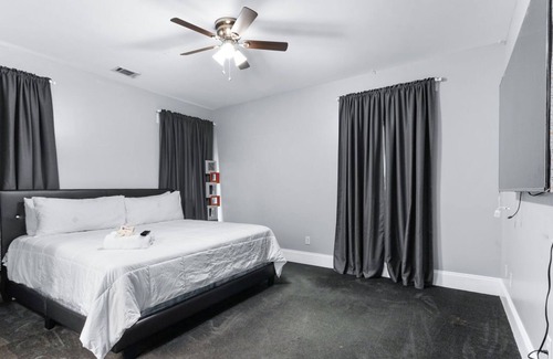 Lithonia House | 5 Bdrms/Swimming Pool/Indoor Hottub/Game Rm/Gated Home 20 mins from downtown Atl