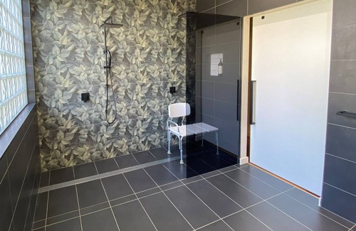 Echuca House | 5 Bed 2 bath Fully Furnished Home Away From Away for all Abilities