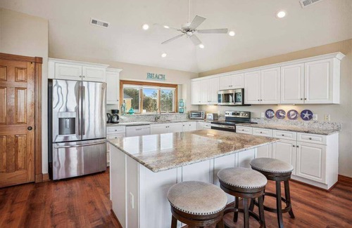 Monteray Shores House | 5 Bed, 3.2 Bath dog friendly soundfront home with hot tub