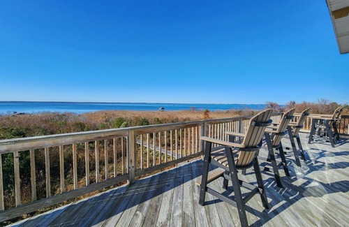 Monteray Shores House | 5 Bed, 3.2 Bath dog friendly soundfront home with hot tub