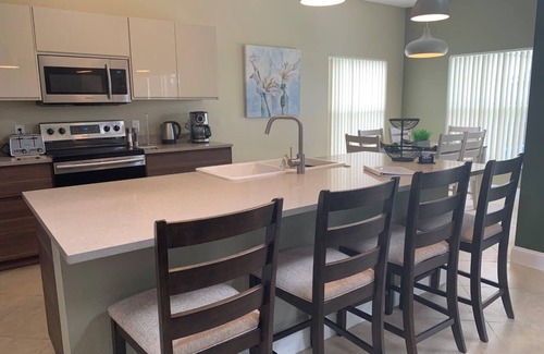 Cumbrian Lakes Villa | 5 Bed, 3 Bath executive home on secure gated community, 15 mins from Disney