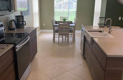 Cumbrian Lakes Villa | 5 Bed, 3 Bath executive home on secure gated community, 15 mins from Disney