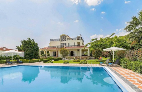Kolymbia Villa | 5 bed 3 bath, large pool, spacious grounds