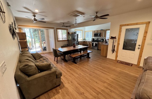 Pla-Vada Woodlands Cabin | 5 bed 5 bath cabin 5 min to the Slopes or Mountain Biking