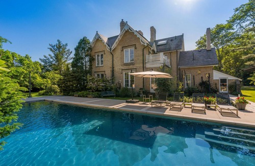 Paris House | 5 bed 6 bath Estate Home in Paris Ontario with a pool, gym and solarium!