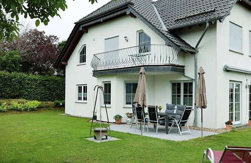 Habscheid Apartment | 5-bed apartment with shower/WC and balcony - Ferienwohnungen Heck