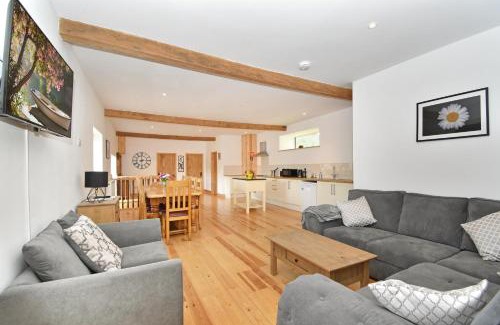 Isle of Thanet House | 5 Bed Barn Conversion - with private hot tub