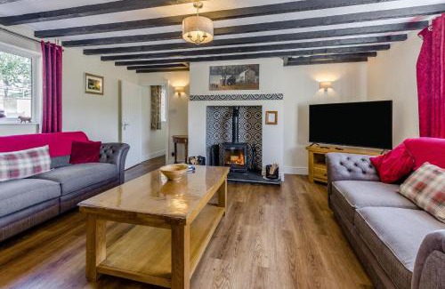 Clows Top House | 5 Bed in Clows Top oc-m32976