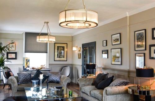 Etchingham House | 5 Bed in Hurst Green 46916