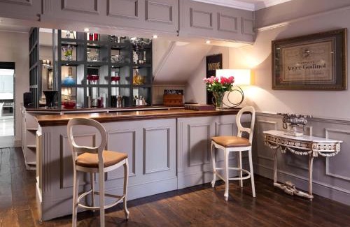 Etchingham House | 5 Bed in Hurst Green 46916