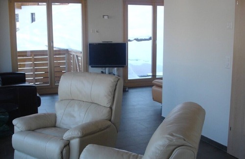 Zweisimmen Ski Chalet | 5 Bed luxury chalet, stunning views, fabulous skiing and summer activities