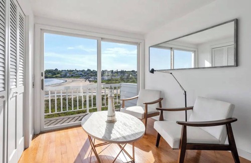 Bonnet Shores House | 5-bed Waterfront Beach house with DIRECT access to Private Kelly Beach in Bonnet