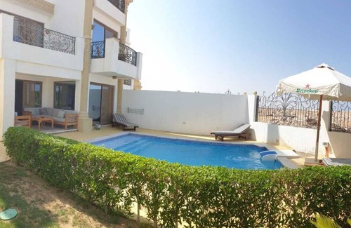 Ras Nasrani House | 5 Bedroom Villa with Private Swimming Pool