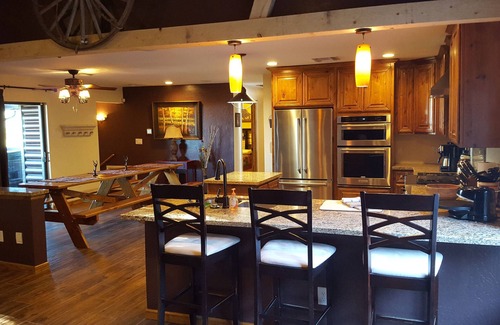 Springerville Cabin | 5 bedroom, 2.5 bath, w/pool table