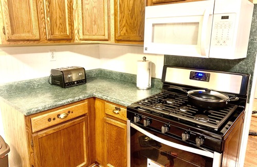 South Bend House | 5 bedroom 2 bath house, walk to Notre Dame, safe area