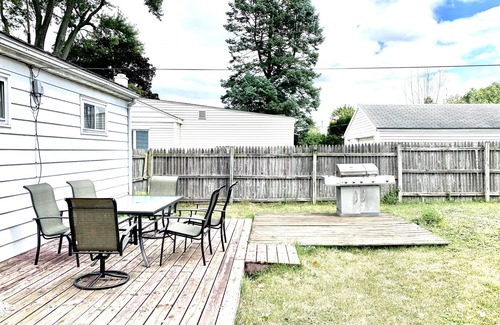 South Bend House | 5 bedroom 2 bath house, walk to Notre Dame, safe area