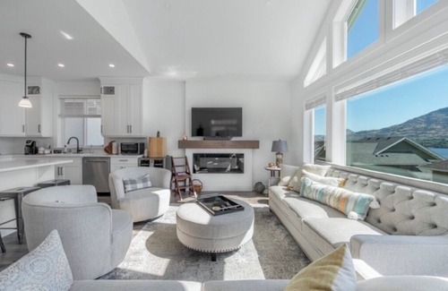 Okanagan-Similkameen House | 5 bedroom, 4 Bathroom on the LakenEnjoy Beach in Summer, Ski in Winter