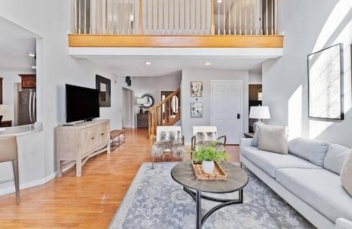 Weaverville Apartment | 5 Bedroom 685292 by Houzlet
