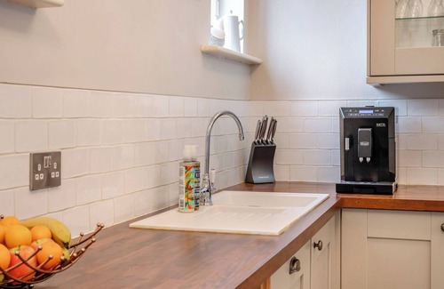 Wainfleet All Saints Cottage | 5 bedroom accommodation in Wainfleet, near Skegness