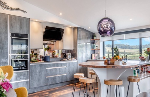 Totland Bay Cottage | 5 bedroom accommodation in Totland
