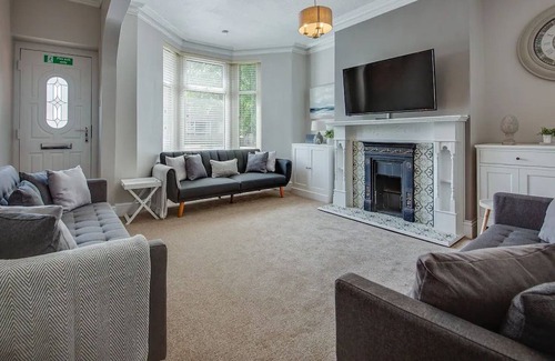 Buxton Cabin | 5 bedroom accommodation in Buxton