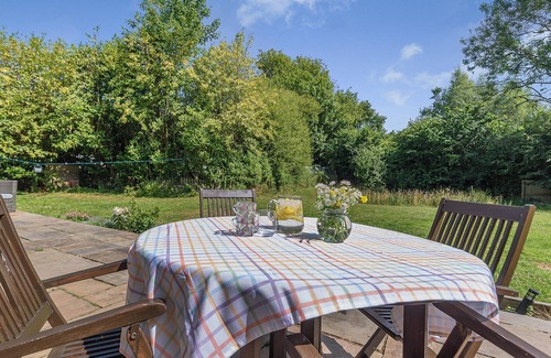 New Forest District Cottage | 5 bedroom accommodation in Dibden, near Southampton