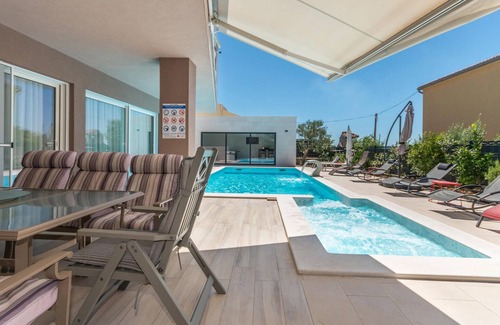 Kakma House | 5 bedroom amazing home in Kakma