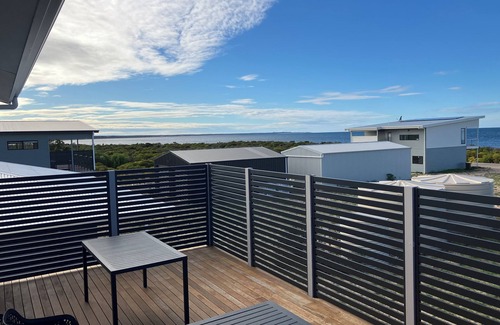 Warrenben House | 5 bedroom beachside house with ocean views in Marion Bay