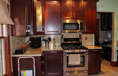 Detroit - Shoreway House | 5 Bedroom - Beautiful Century Home Minutes from Downtown & Lake