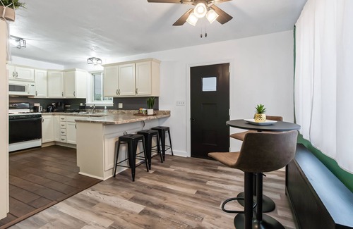 Ephrata House | 5-bedroom Cozy Backyard with Firepit, 5 min to Cloister & Ephrata Hospital
