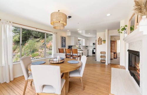 North Ridge House | 5-Bedroom Dual-Unit Retreat on 9.5 Acres – Perfect for Multi-Family Stays