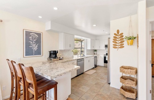 North Ridge House | 5-Bedroom Dual-Unit Retreat on 9.5 Acres – Perfect for Multi-Family Stays