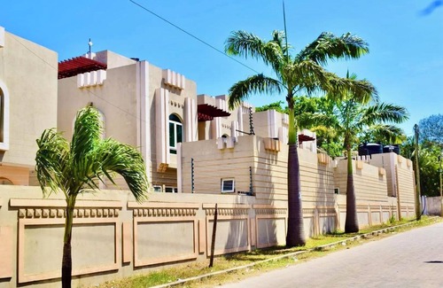 Nyali Villa | 5 Bedroom Ensuite Villa Nyali w/Pool, A/C, WIFI, Garden, 24/7 Security & Parking