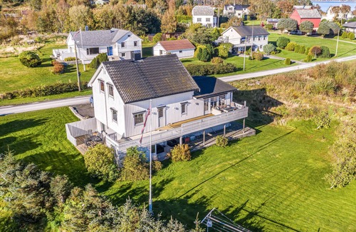 Haram House | 5 bedroom gorgeous home in Fjørtoft