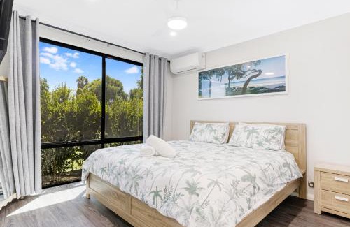 Geographe House | 5 Bedroom Home meters from the beach