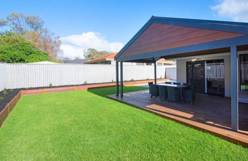 Geographe House | 5 Bedroom Home meters from the beach