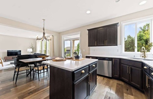 Camas House | 5 Bedroom Home w/Guest Suite & Private Sauna