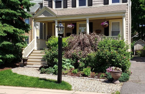Melrose House | 5-bedroom house. Close to airport, bus & train. 10 min from Boston. Sleeps 10.
