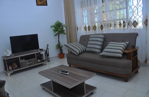 Entebbe House | 5 Bedroom House in a serene environment with compound for pets