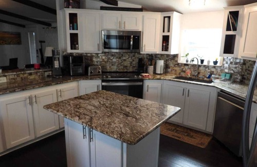 Bastrop House | 5-bedroom house in delightful Bastrop with fitness room, WiFi, AC