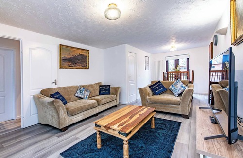 Giltbrook House | 5-Bedroom House in Central Nottingham – Sleeps 9