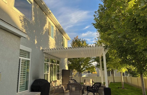 American Fork House | 5-bedroom house near I-15 with fitness room in lovely American Fork