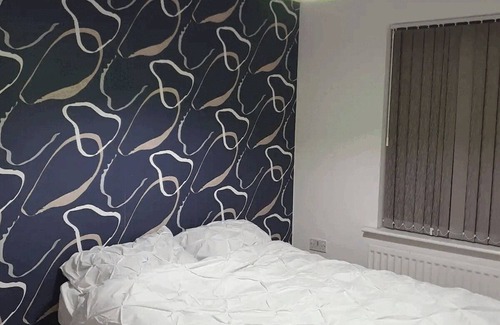 Rugby House | 5 bedroom large home with Parking in Rugby