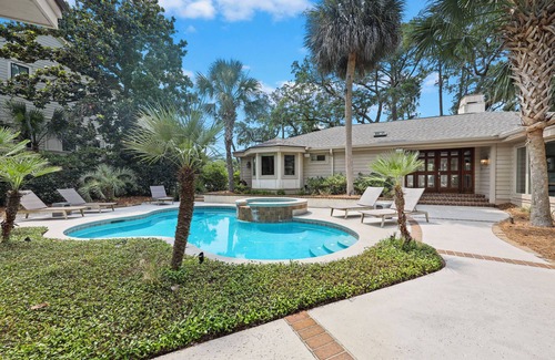 Beach Lagoon House | 5 bedroom luxurious retreat overlooking the lagoon