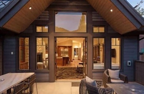 Aspen House | 5 Bedroom Modern Duplex in Aspen Core, Great Views