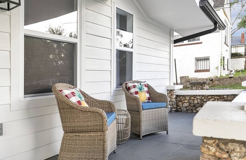 Crestline Heights House | 5 Bedroom Modern Farmhouse mins from Downtown