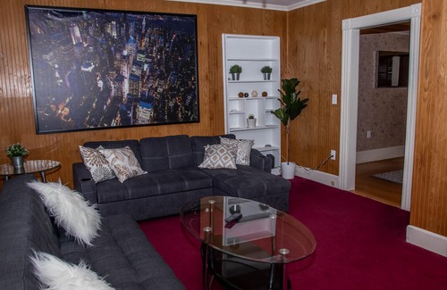 Westside Norwich House | 5 Bedroom Norwich House - 7 Minutes to Mohegan